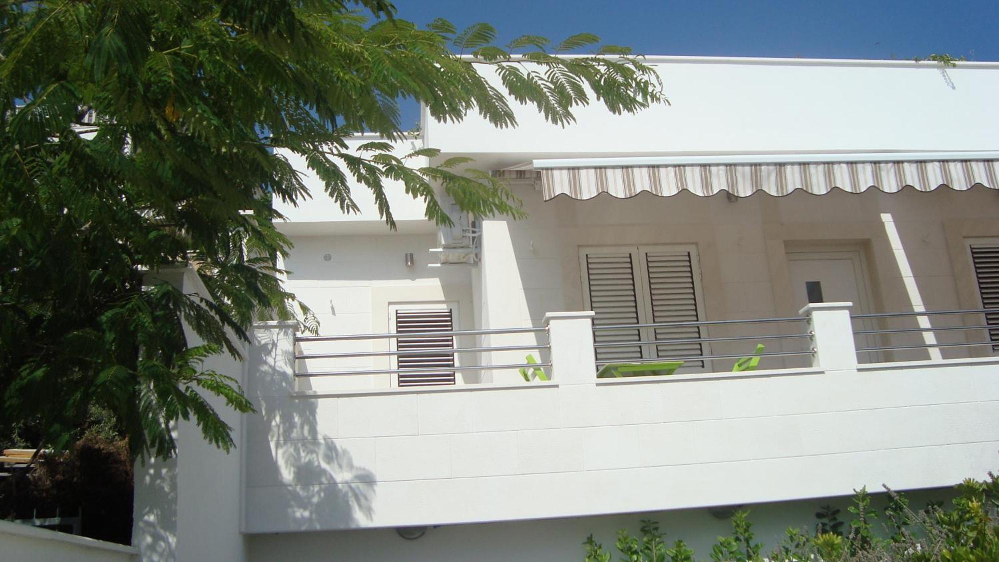 Apartments Niana With Heated Seawater Swimingpool Donji Okrug  Exterior photo