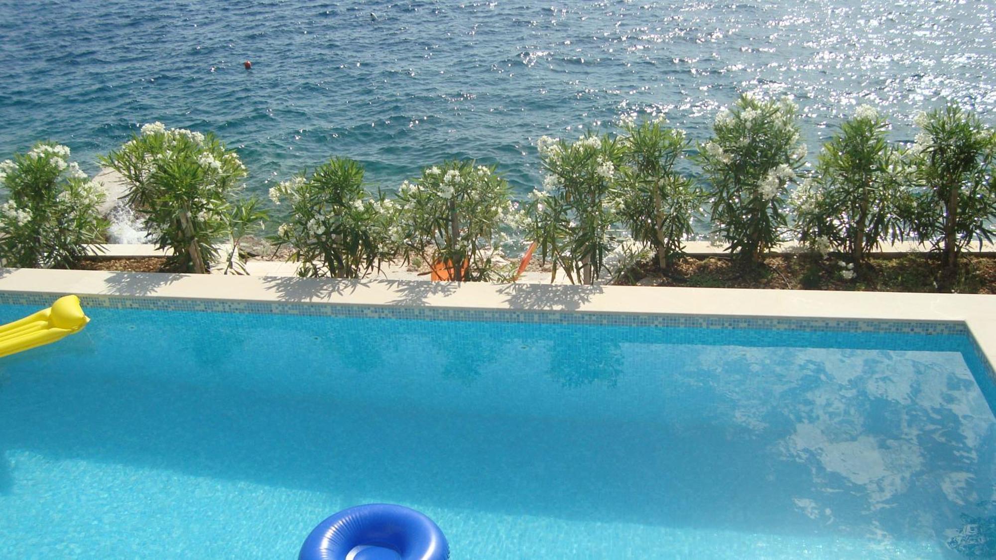 Apartments Niana With Heated Seawater Swimingpool Donji Okrug  Exterior photo