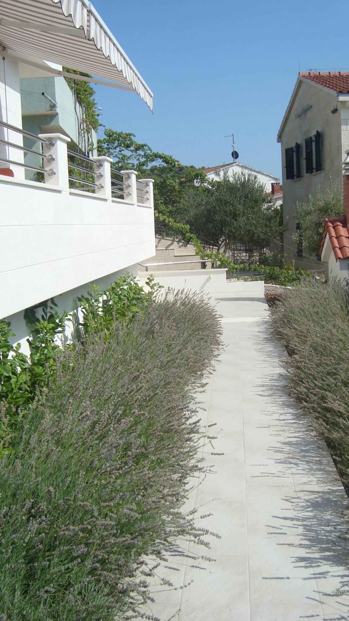 Apartments Niana With Heated Seawater Swimingpool Donji Okrug  Exterior photo