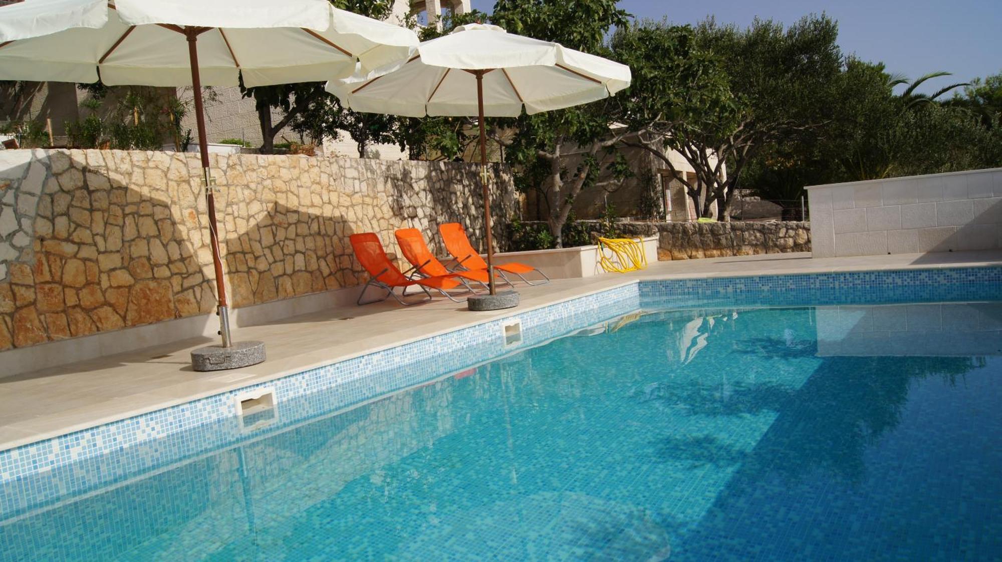 Apartments Niana With Heated Seawater Swimingpool Donji Okrug  Exterior photo