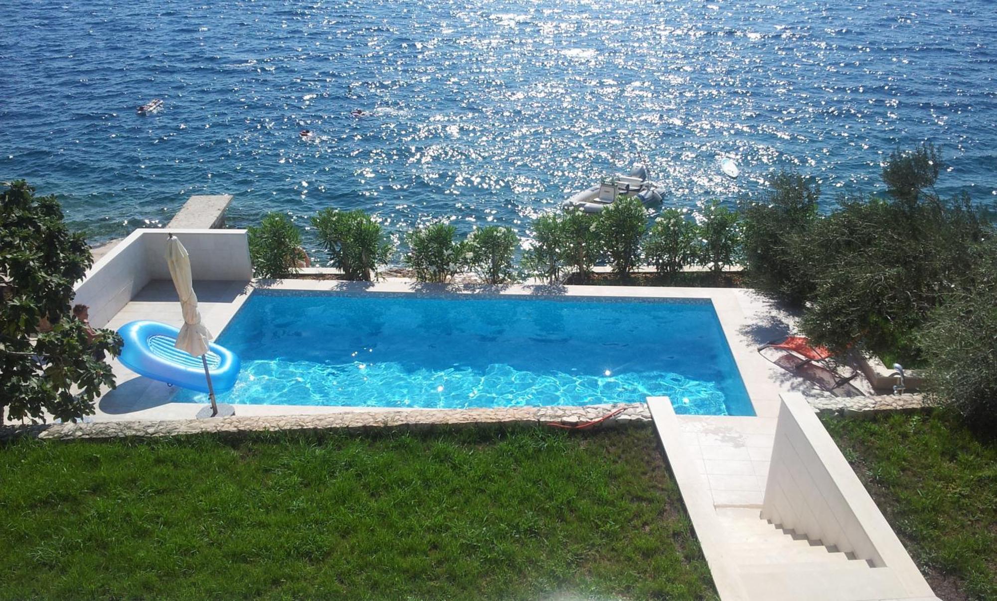 Apartments Niana With Heated Seawater Swimingpool Donji Okrug  Exterior photo
